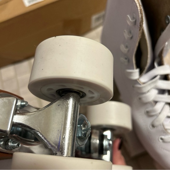 Chicago White Roller Skates - Picture 12 of 15
